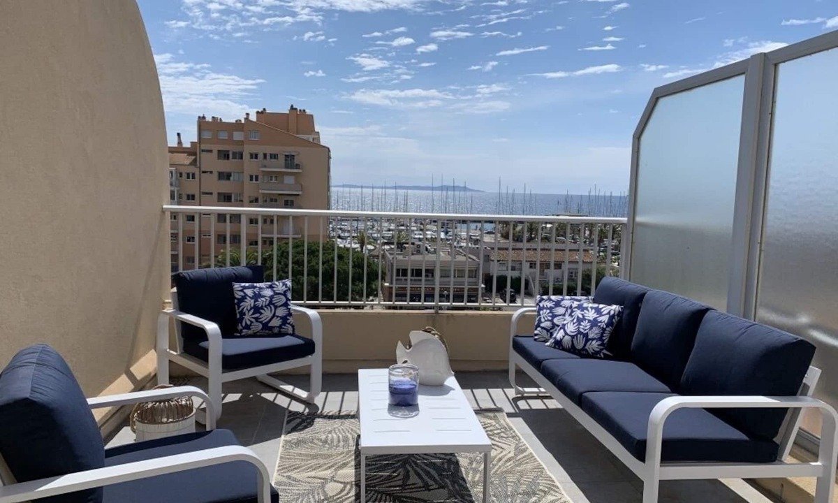 Hyeres Apartment | Magnifique Duplex AU Dernier Etage Avec SES 2 Terrasses VUE MER SUR LE Port