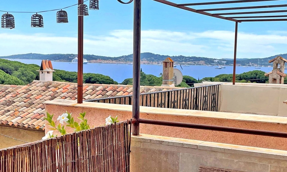 Guerrevieille House | Maison 5 Pers - Vue Mer - Climatisation by Interhome