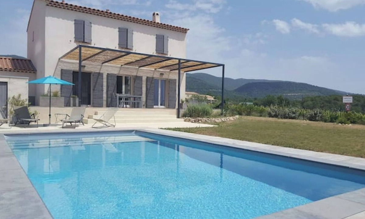 Cabrieres-dʼAigues House | Maison Avec Piscine, vue Luberon et Ste.victoire