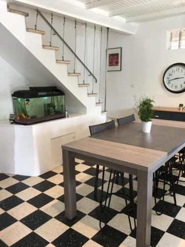 Velleron House | Maison de village