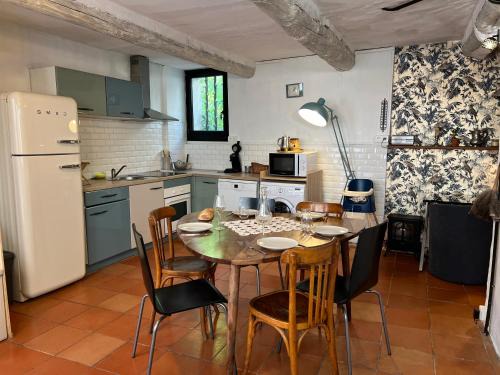 Alleins House | Maison l 2 ch l clim l Proche Golf Pont Royal l Luberon