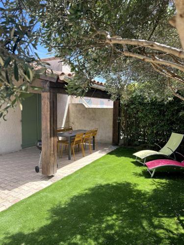 Eyguieres House | Maison l 2ch l clim l jardin l piscine l Alpilles