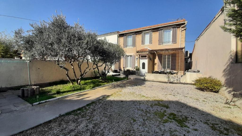 Cavaillon House | Maison MALOYA 2 chambres avec jardin