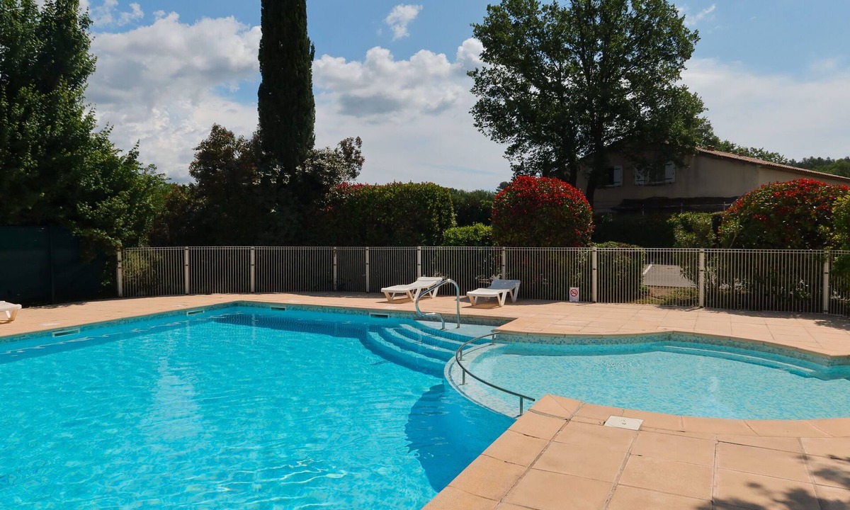 Tourrettes Apartment | Maison provençale avec terrasse | Accès piscine