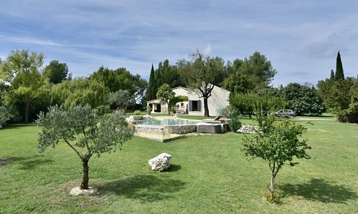 Noves Villa | Maison Satine, a beautiful authentic holiday home for 6 people with a private pool in Provence!