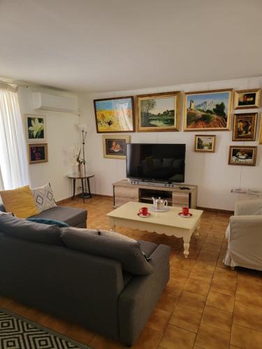 Lambesc House | Maison T4, campagne Provençale calme, tout confort