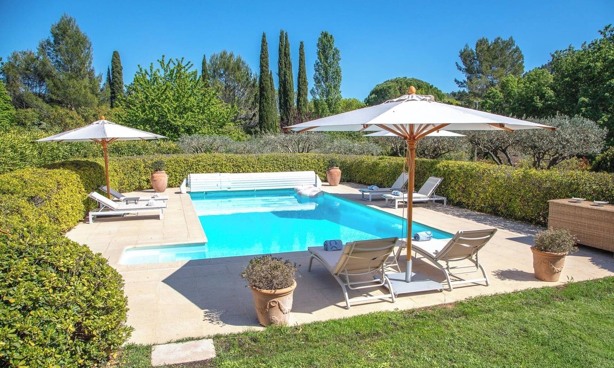 Salernes House | Maison Tulip Salernes, elegant guest house sleeps 6. Pet friendly & heated pool