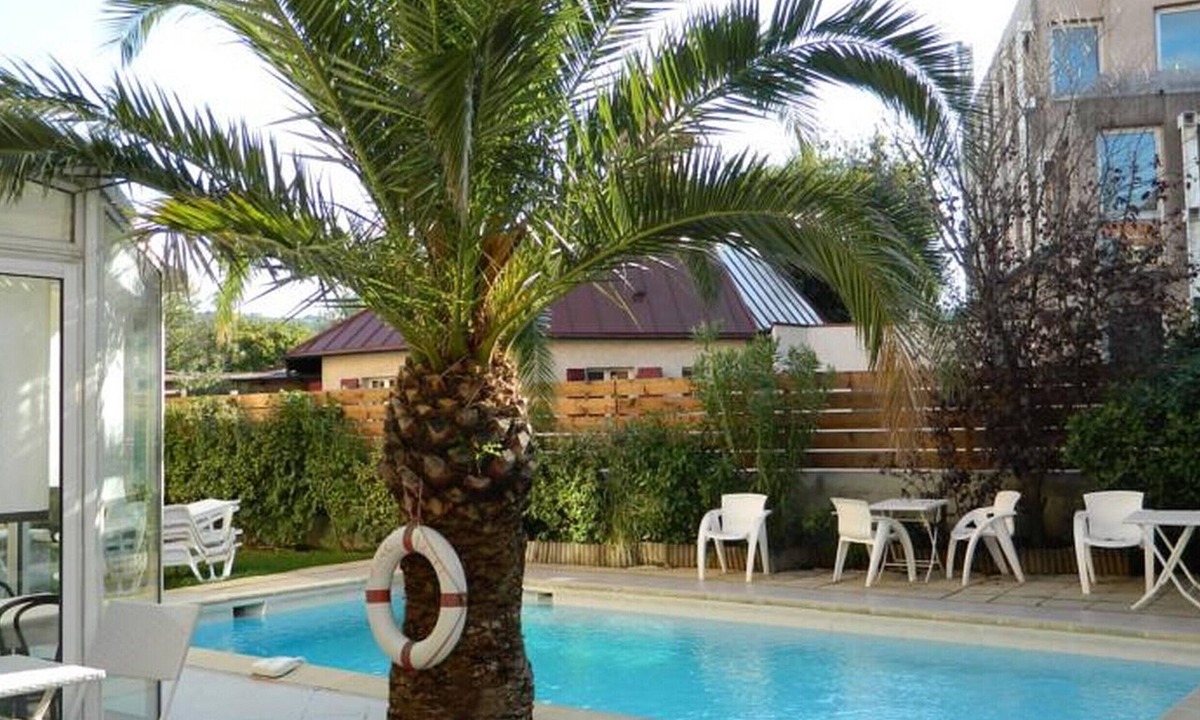 Sud Hotel | Making The Best Memories Along The Way! Outdoor Pool, Pets Are Welcome!