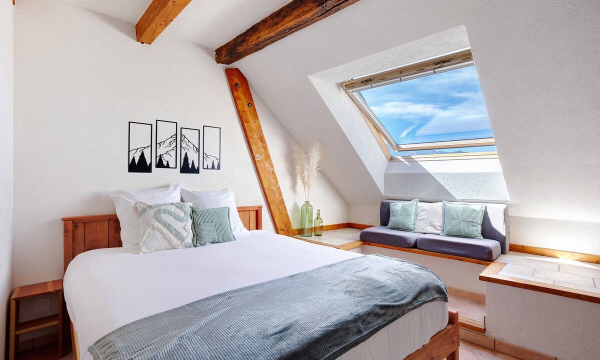 Saint-Andre-d'Embrun Bed & Breakfast | “Marmot Room – Camping Le Mont Orel” with Lake View and Shared Terrace