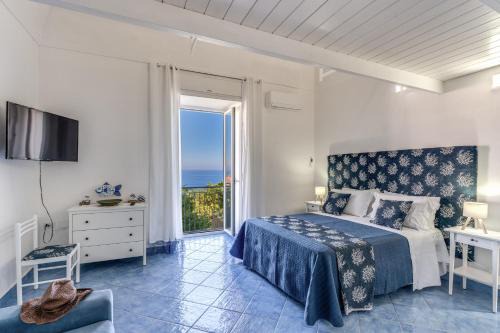 Marina del Cantone House | MARYTURY sea view retreat