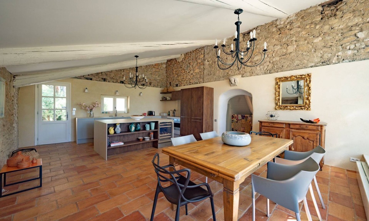 Eygalieres Villa | Mas Art et Soleil - Three Bedroom Villa, Sleeps 6