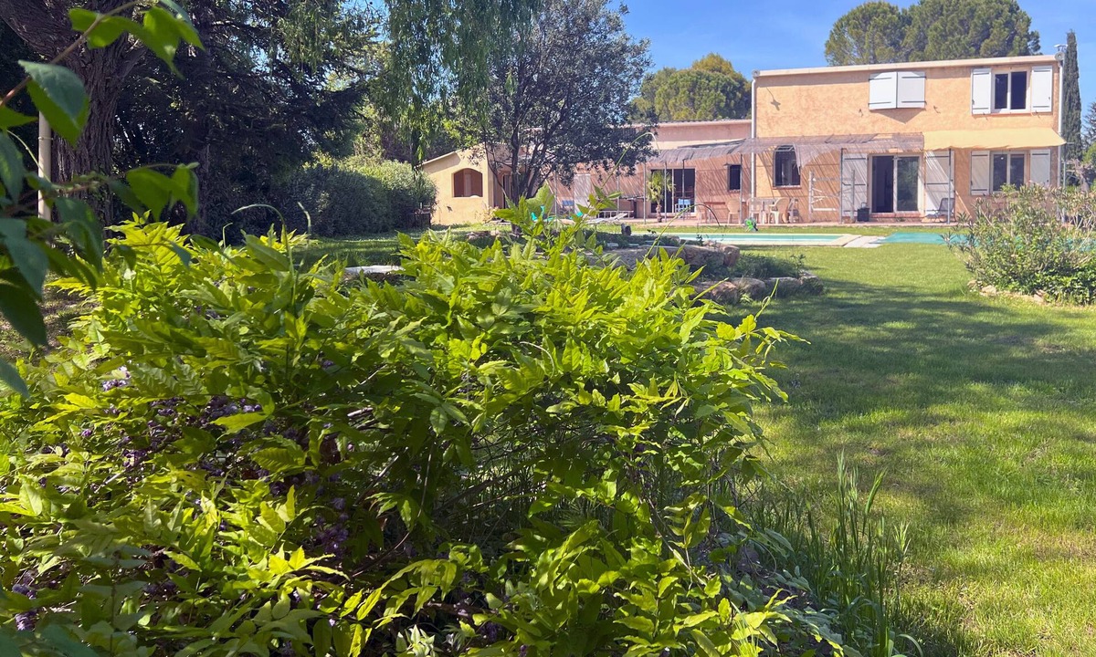 Costieres House | Mas de la Maleroubine Nîmes. Nature and relaxation with wellness massages.