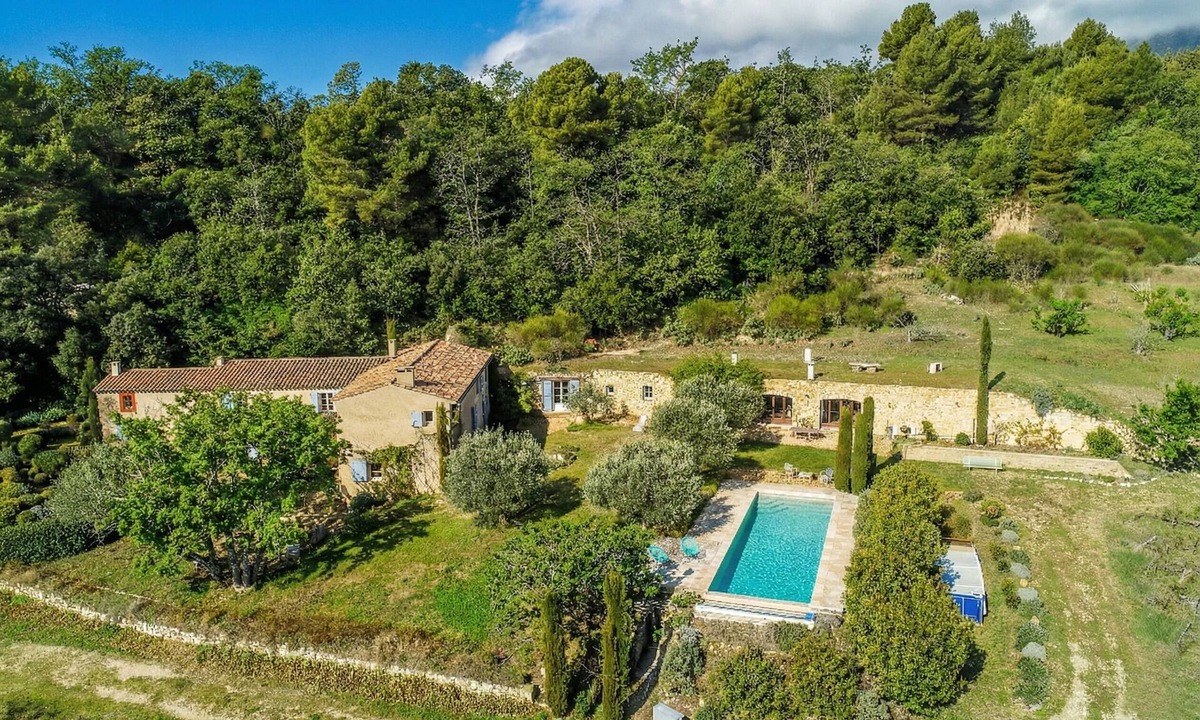 Cabrieres-dʼAigues House | Mas XVIIIe, absolute calm, swimming pool and Luberon views