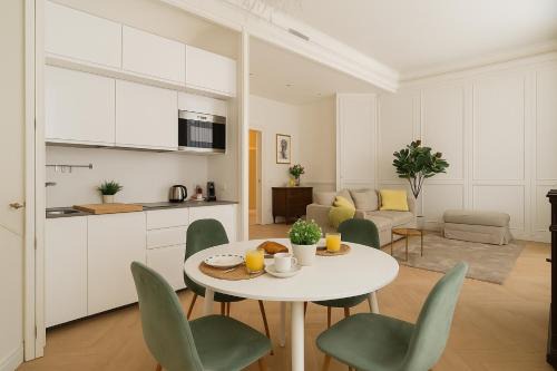 Citta Nuova-Barriera Nuova-San Vito-Citta Vecchia Apartment | Master Suite with Boiserie Ultra Wi-Fi-AC-Near Sea
