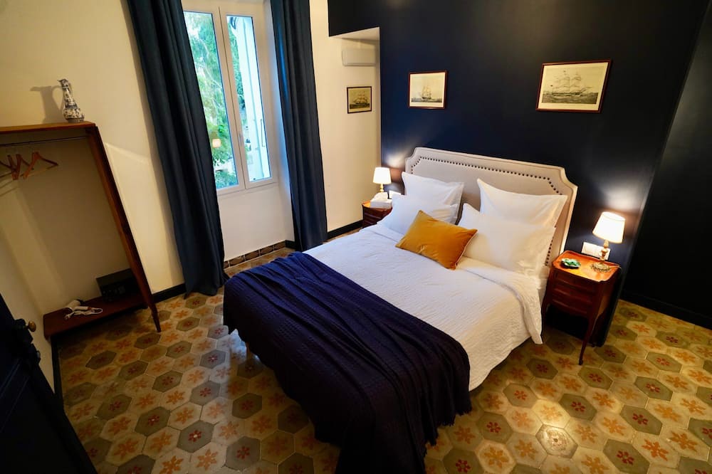 Treilles Apartment | "Mediterranean" Room with Shared Terrace, Wi-Fi, and Air Conditioning