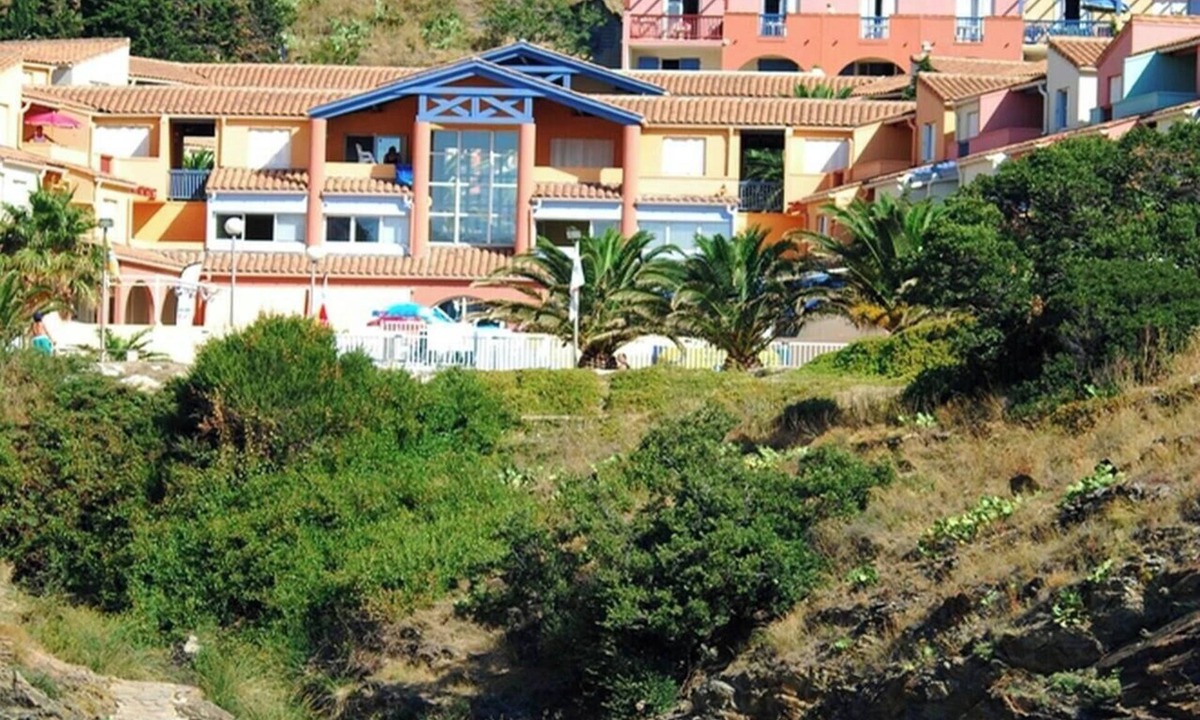 Cerbere Apartment | Mediterranean Sea View Escape for 6