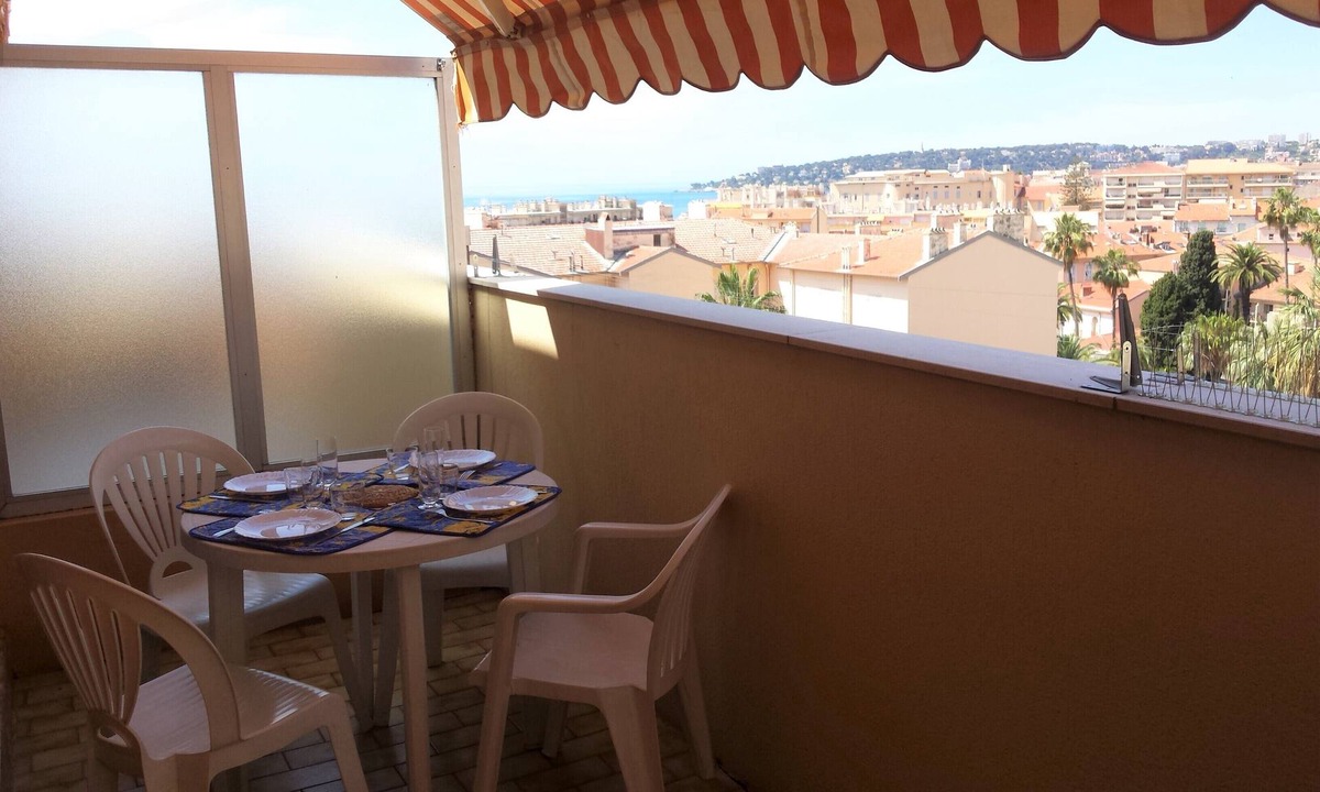 Old Town Apartment | Menton, 2/3 rooms - 2/5p - near beach and town center, terraces, quiet location