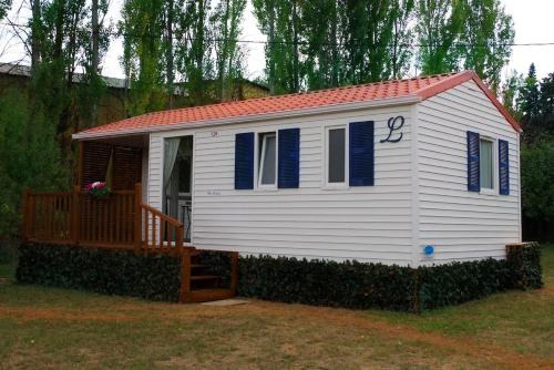 Gardanne House | Mobil-home lumineux et climatisé avec piscine et jardin cadre paisible pour famille ou couple