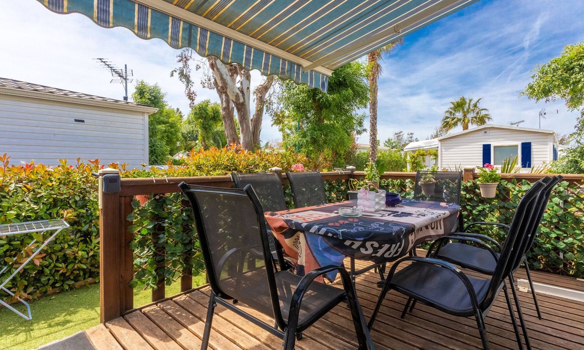 Hyeres House | Mobile Home 'Mobilhome 6 Personnes' with Private Terrace, Wi-Fi and Air Conditioning