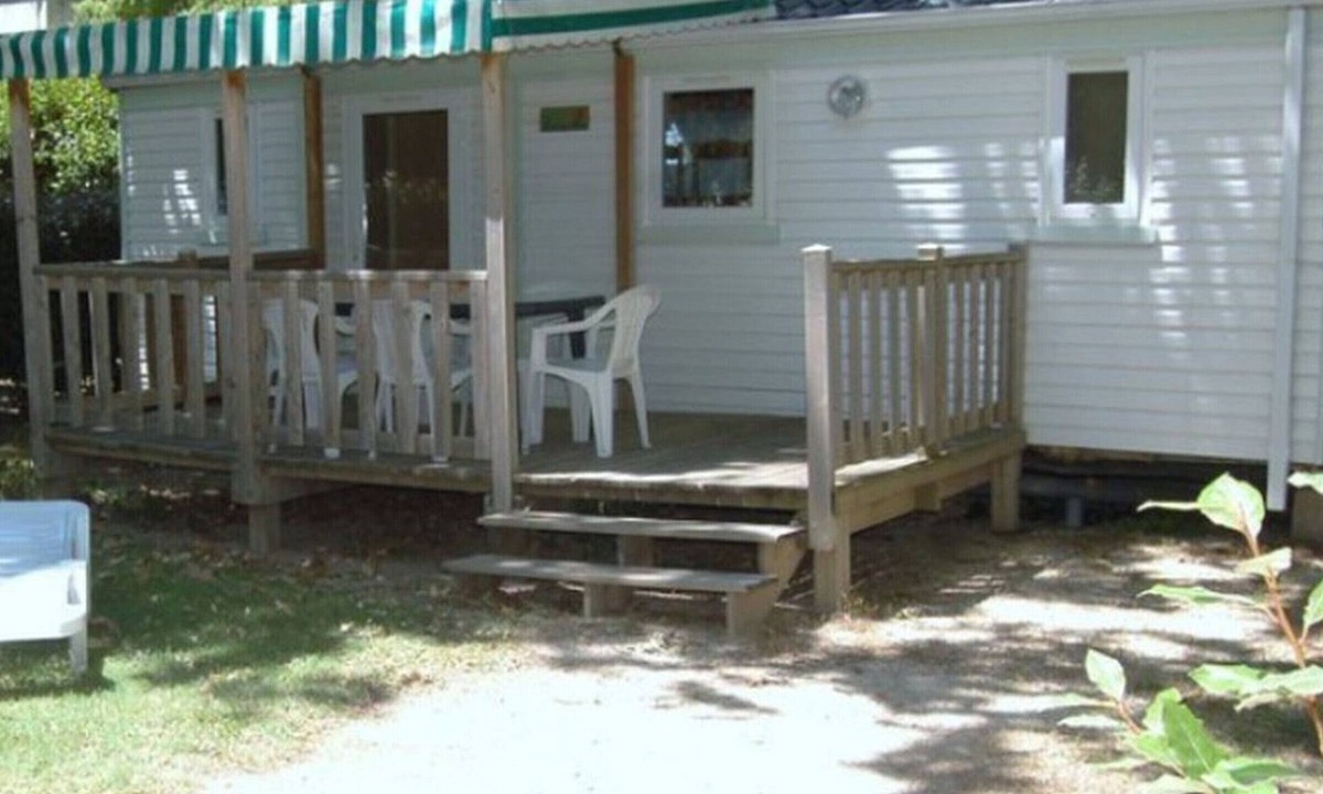 Cavaillon House | Mobile Home with Terrace in Cavaillon, Sleeps 6