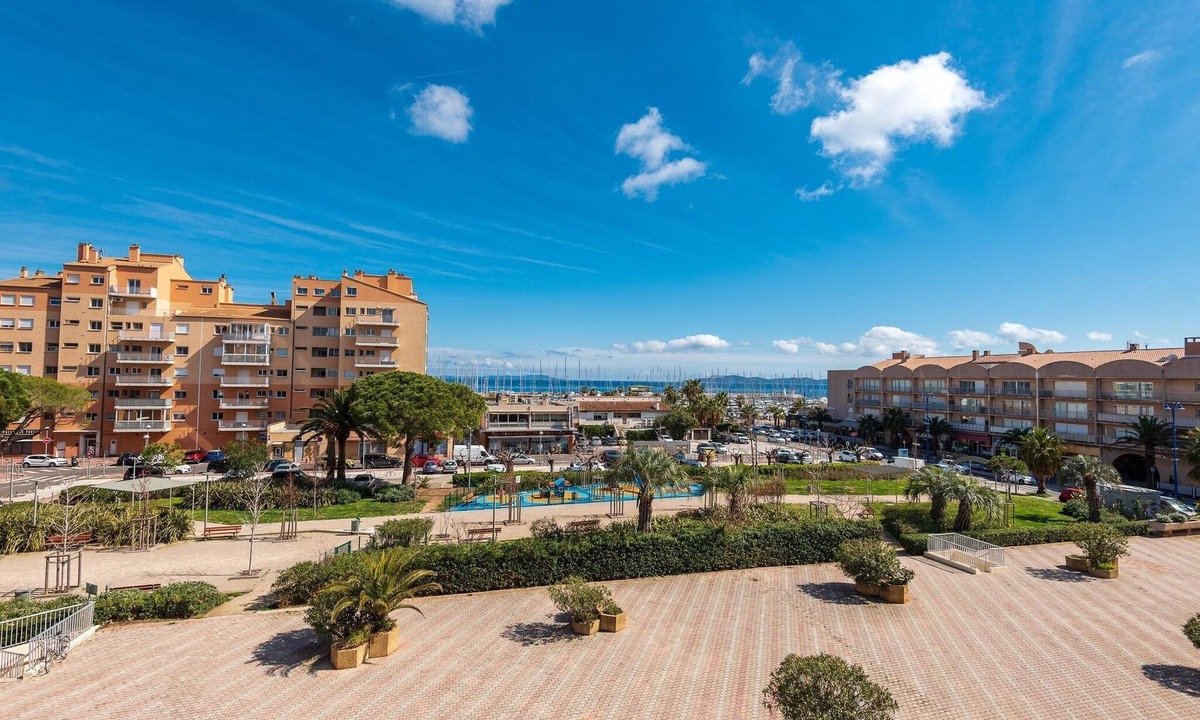Hyeres Apartment | Modern apartment with sea views on the Côte dAzur