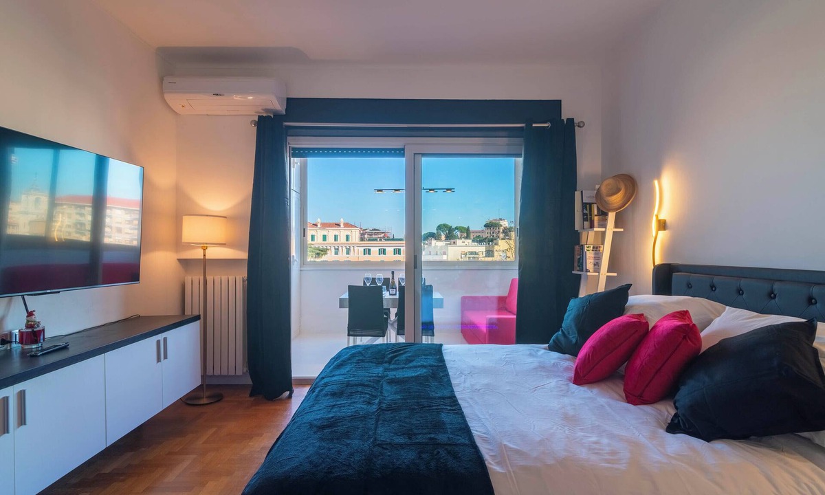 Quartiere XIII Aurelio Apartment | Modern downtown apartment with panoramic view of St. Peter's dome