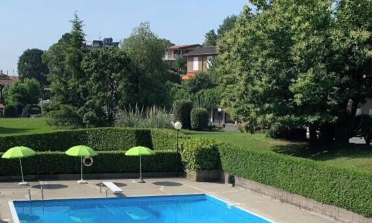Bregano Apartment | Modern Lake Apartment with Pool & Tennis