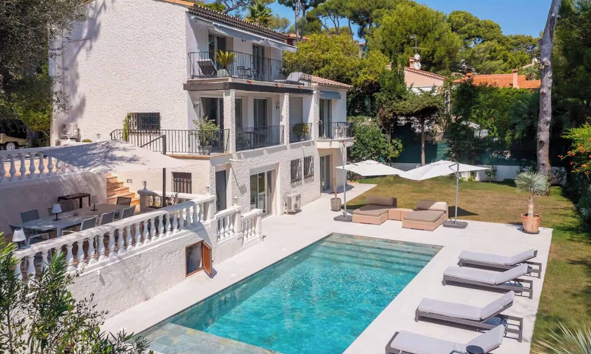 Cap-d'Antibes Villa | Modern villa at Cap d'Antibes with sea view and quick access to La Garoupe