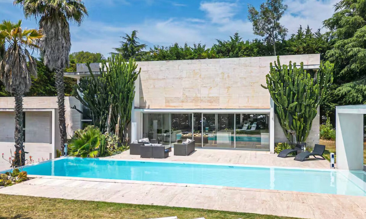 Biot Villa | Modern Villa Biot, Entire home in Biot, France