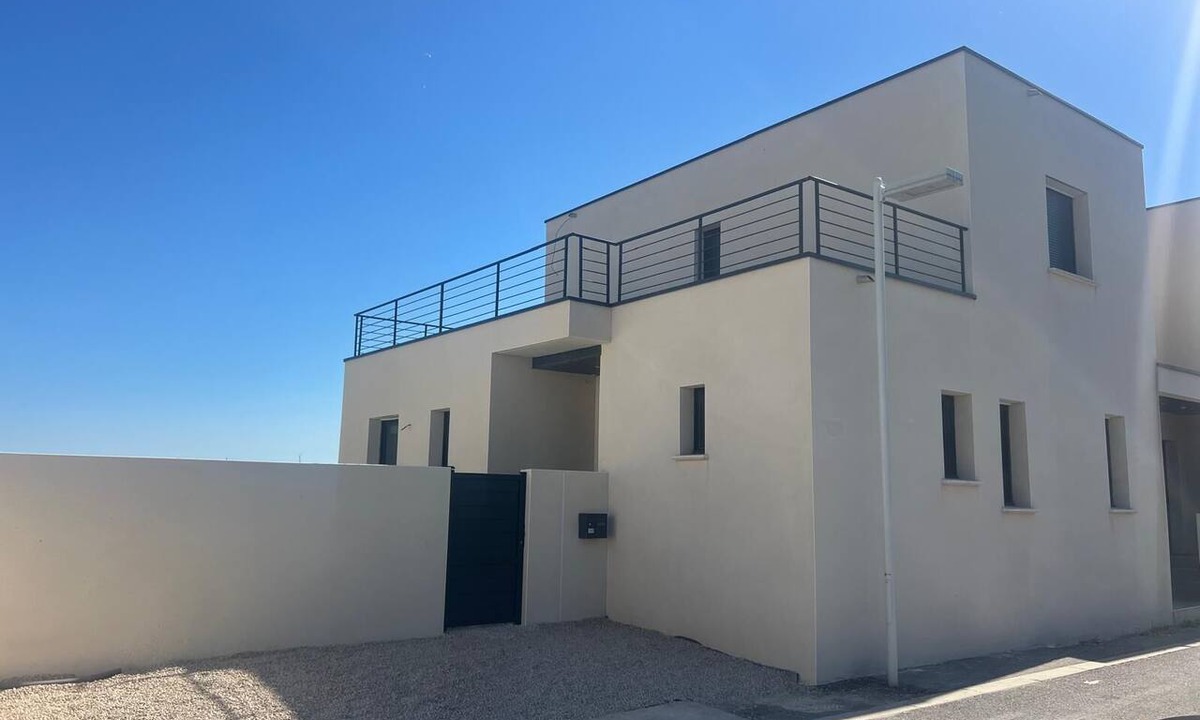 Marsillargues Cabin | Modern Villa on the Edge of a Nature Reserve Near Aigues-Mortes and the Beach