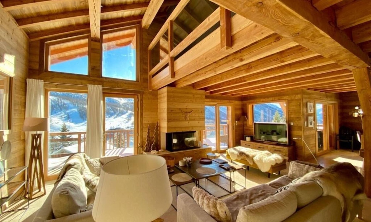 Montgenevre Ski Chalet | Montgenevre. new Tipamountain chalet, luxury, charm, 185m superb view.