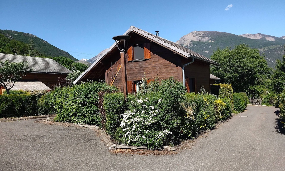 Guillestre Ski Chalet | Mountain chalet with pool access, children's play area, restaurant and pizzeria.