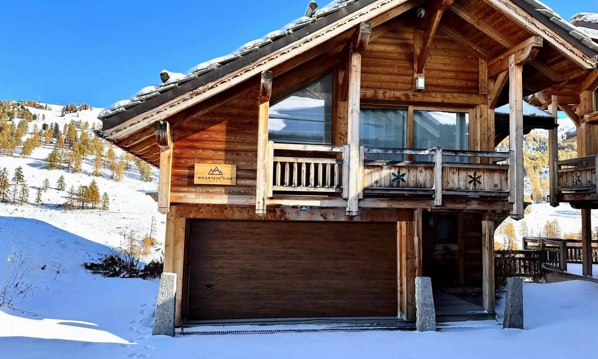 Les Claux Ski Chalet | MOUNTAIN SIDE CHALET—All-Inclusive, 4-Star Rated
