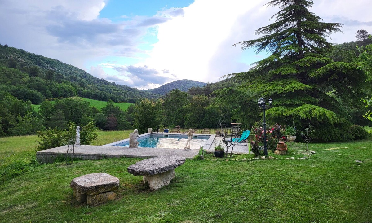 Montjustin House | Nature holidays