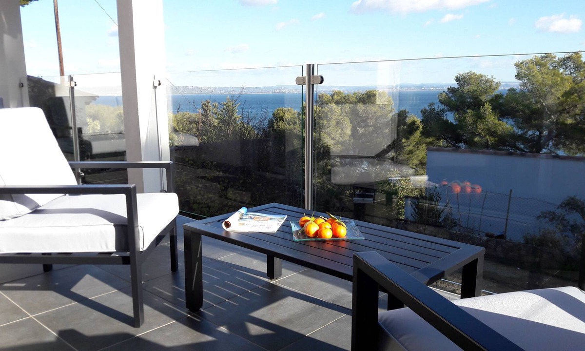 Istres House | New house with beautiful view, next to the beach