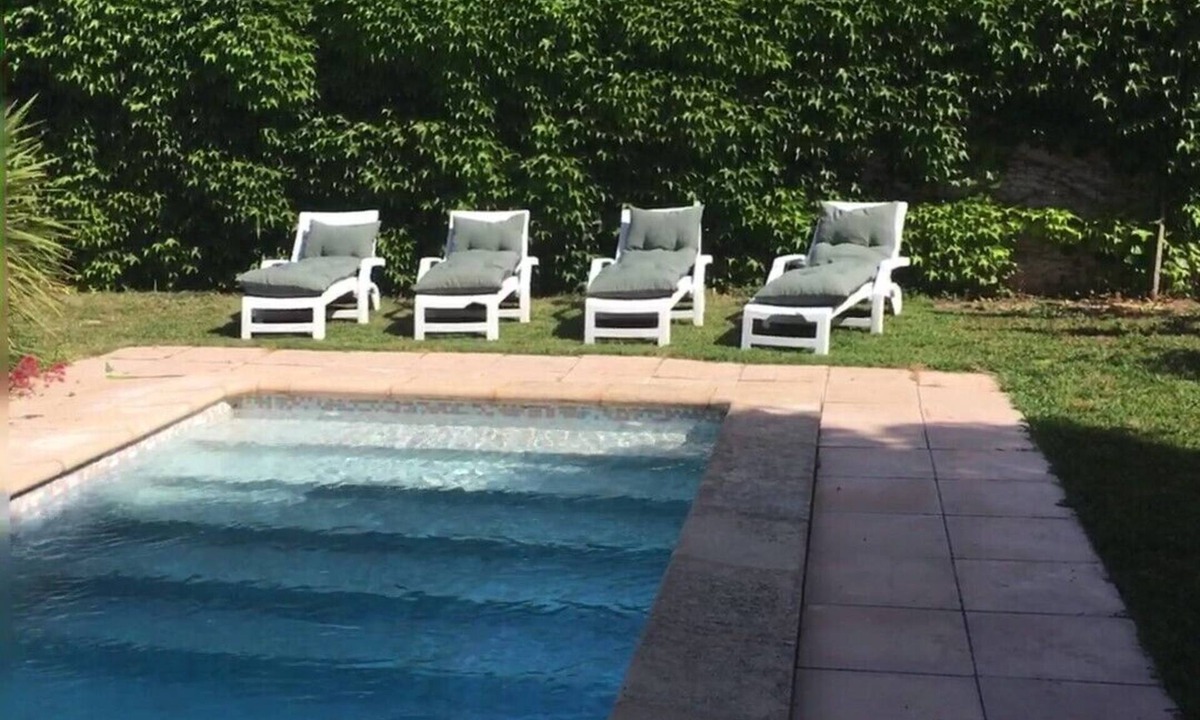 Eyragues House | NEW Provençal Mas with air-conditioned swimming pool, sleeps 8