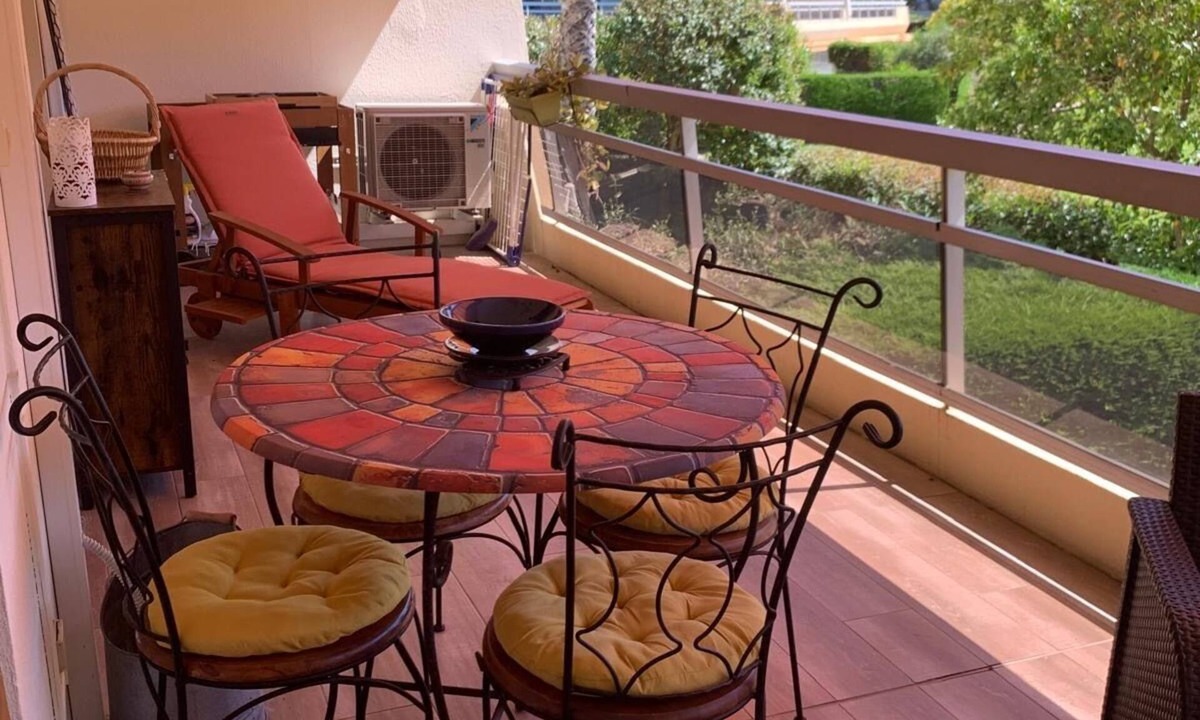 Mandelieu-La-Napoule Apartment | NEW Stunning 4 star apartment (sleeps 4) private parking, communal swimming pool