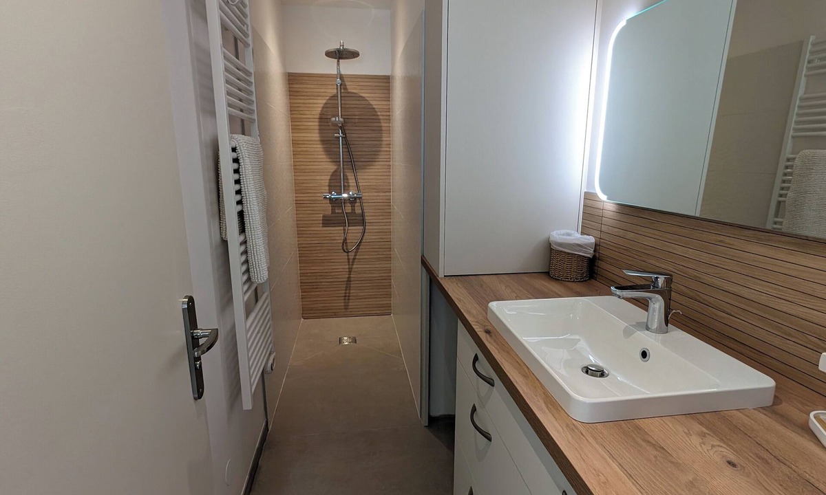 Rodilhan Apartment | Newly renovated apartment for 8 to 12 people, 5 minutes from the center of Nîmes.