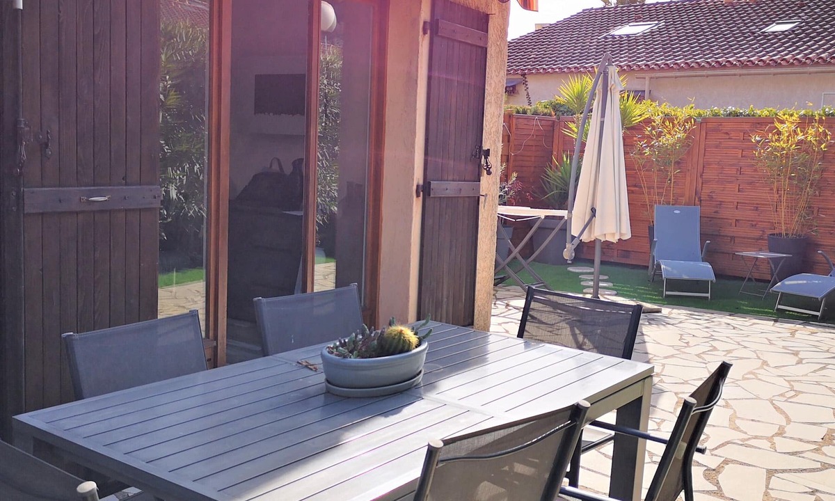Bastide Giraud House | Nice and cosy 3 room apartment planted with tress and pool