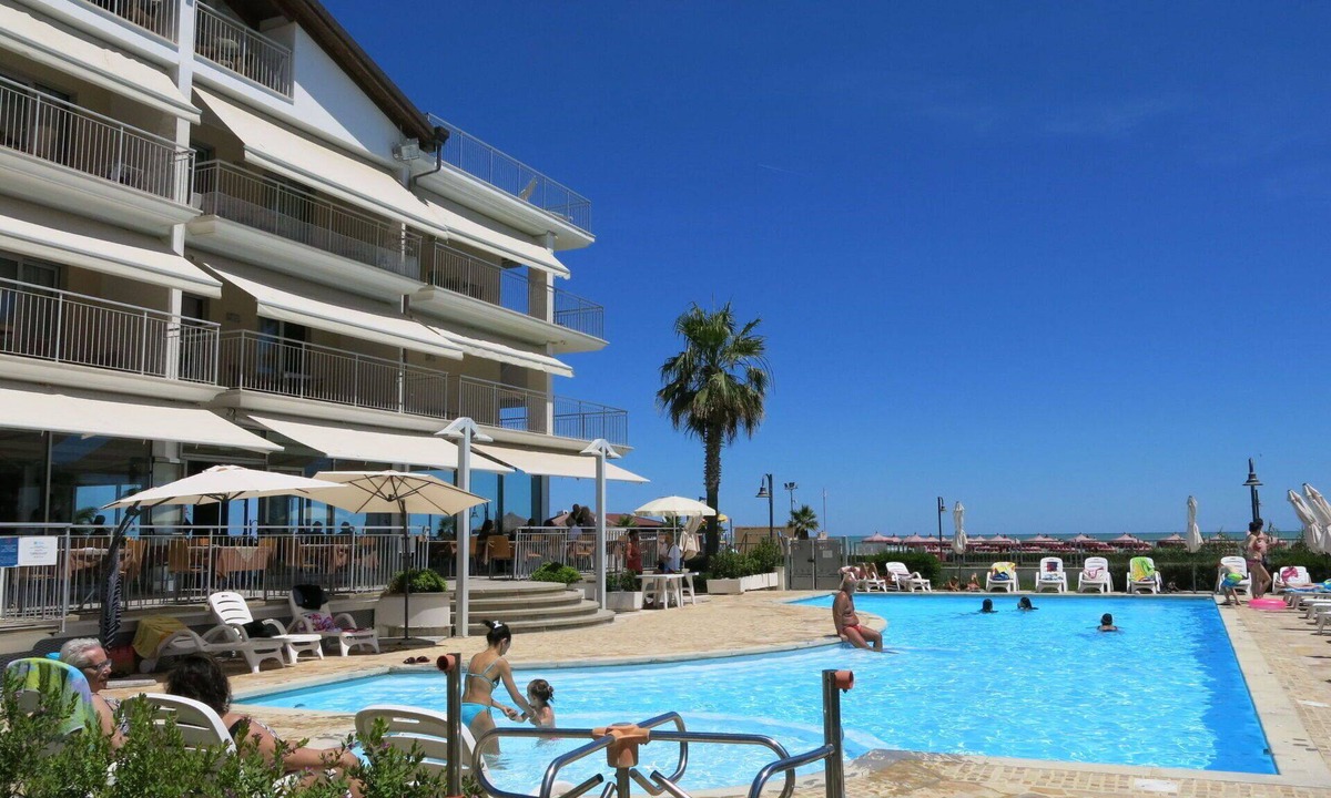 Roseto degli Abruzzi Apartment | Nice apartment for 4 guests with pool, internet, A/C, TV, terrace and pets allowed