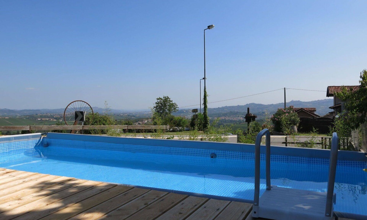 La Morra Apartment | Nice apartment for 2 people with pool, WIFI, TV, patio and pets allowed