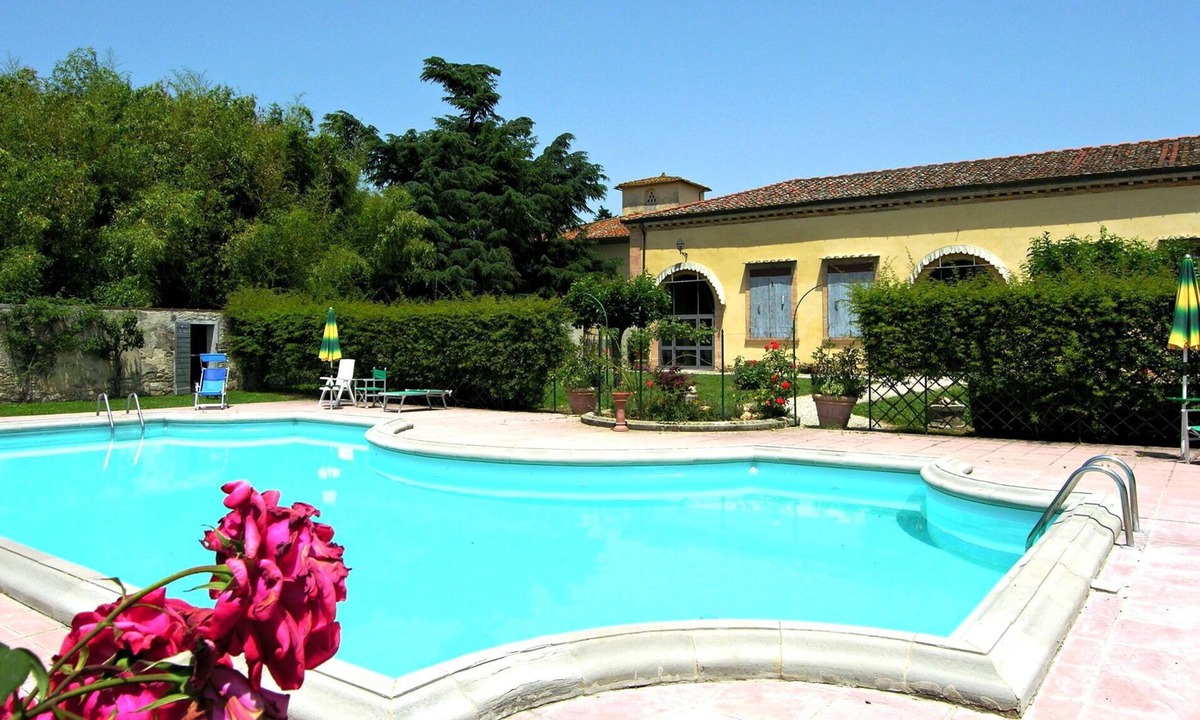 Scarperia Villa | Nice apartment in villa for 6 guests with WIFI, pool, TV and panoramic view