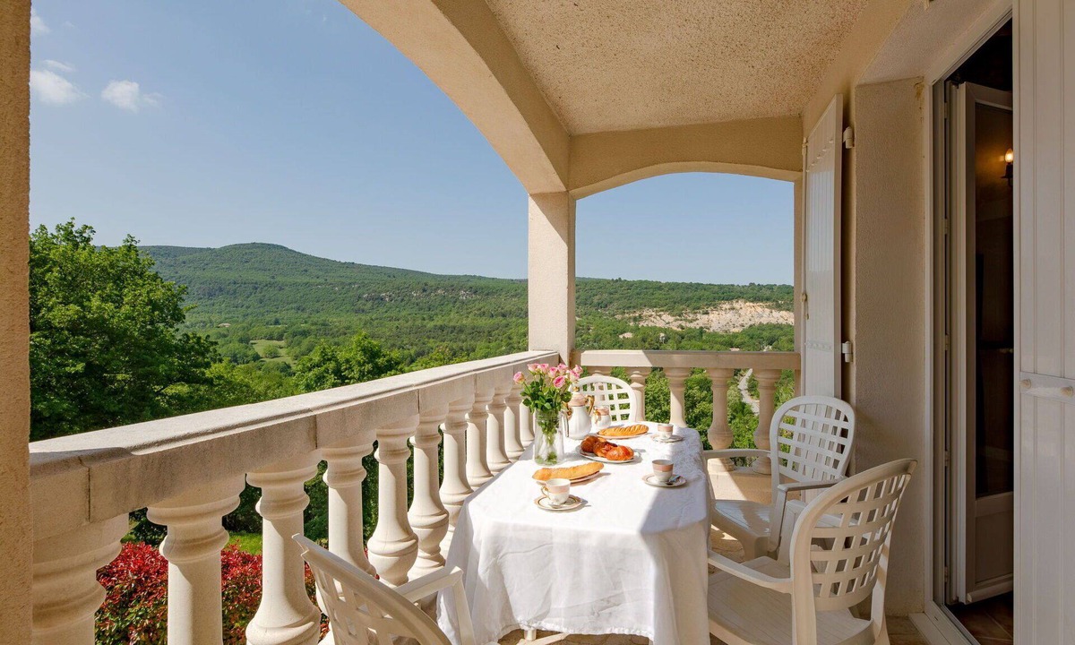 Bauduen Villa | Nice apartment in villa for 6 people with WIFI, TV, balcony, pets allowed and panoramic view