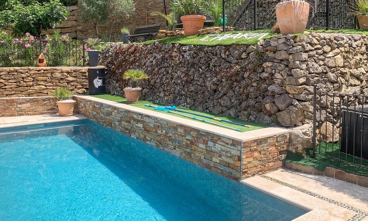 Gemenos House | Nice home in Gemenos with private swimming pool, can be inside or outside