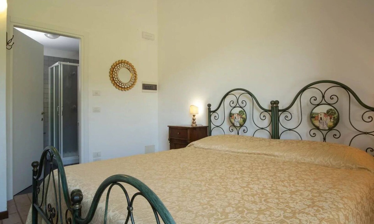 Agello Bed & Breakfast | Nice room for 2 people with WIFI, pool, A/C, TV, veranda and pets allowed, close to Perugia