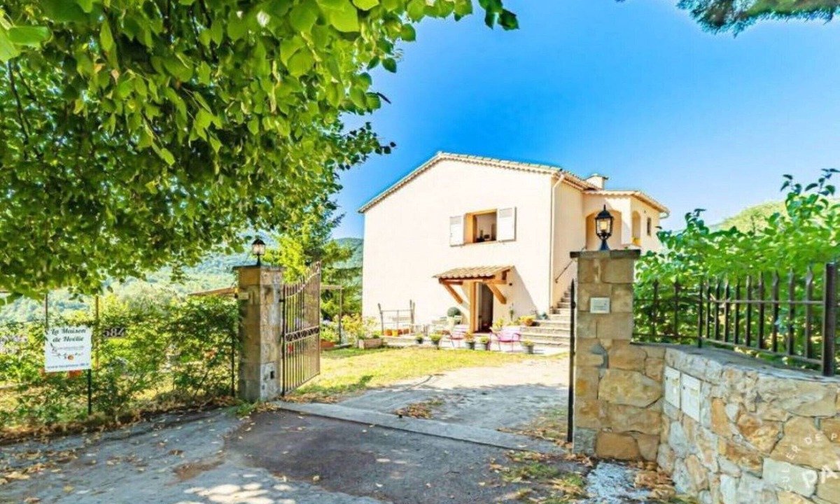 Le Bar-sur-Loup Apartment | Noelie, ground floor apartment for 6 people