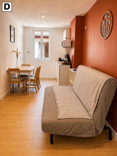 Clemenceau Apartment | Notre Dame