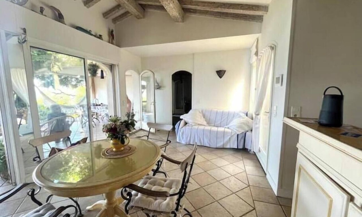 Le Lavandou House | On the hills above St. Clair