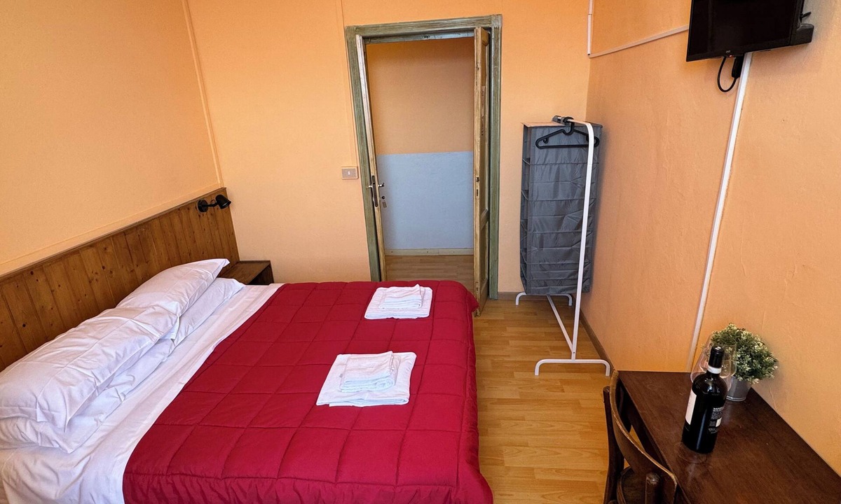 Brunate Hostel | Pace e Relax Baita Alexandra Camere con Vista Lago Immerso nel Verde