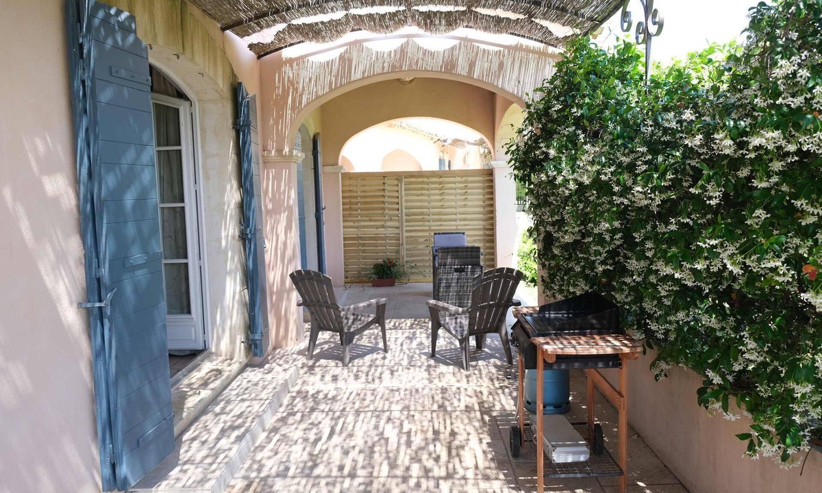 Cheval-Blanc Villa | part of house with pool to share, 2 persons, in cheval blanc, luberon, provence.
